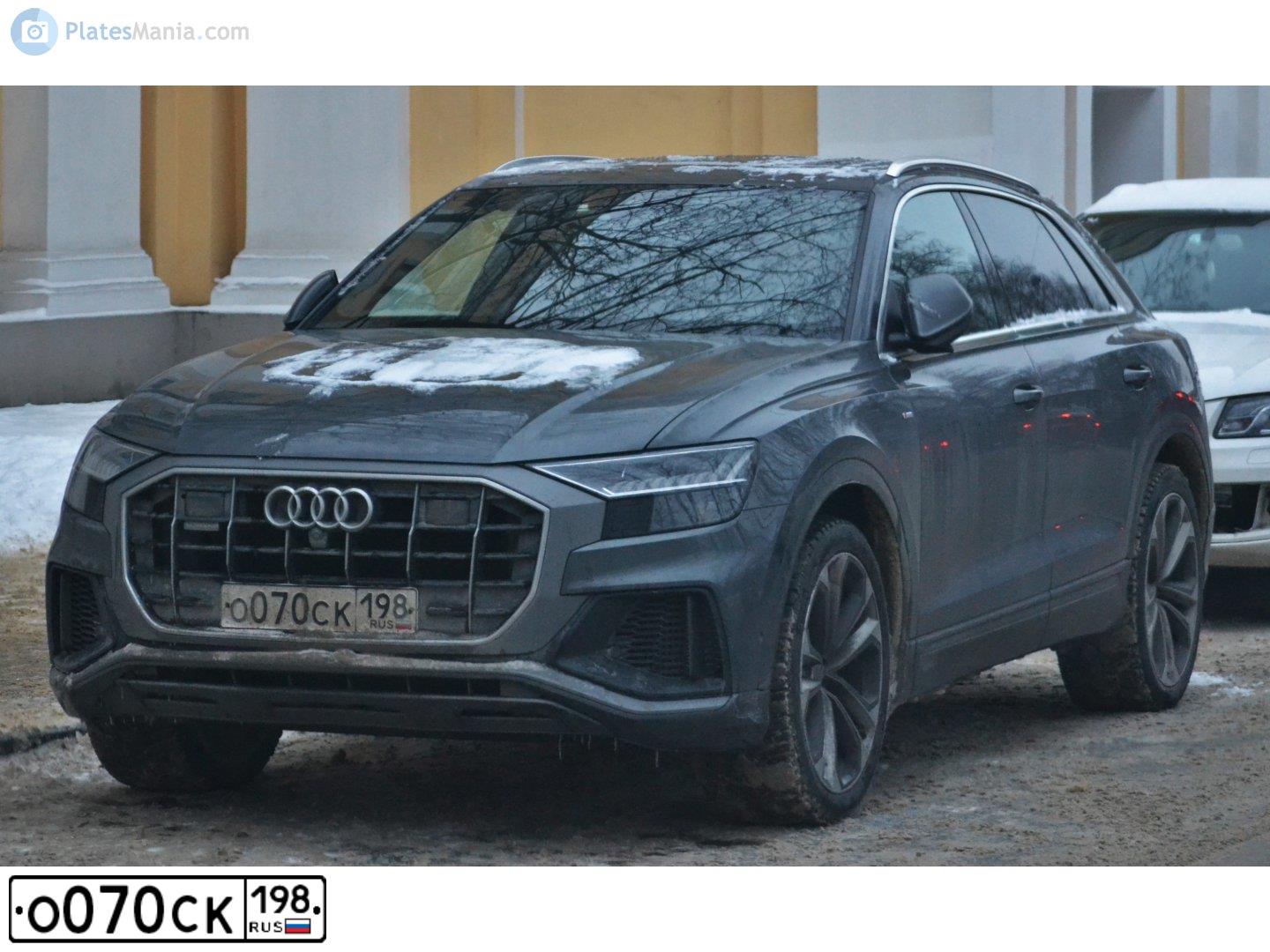 Фото автомобиля AUDI Q8, 2018 — госномер О070СК198. Цвет: СЕРЫЙ