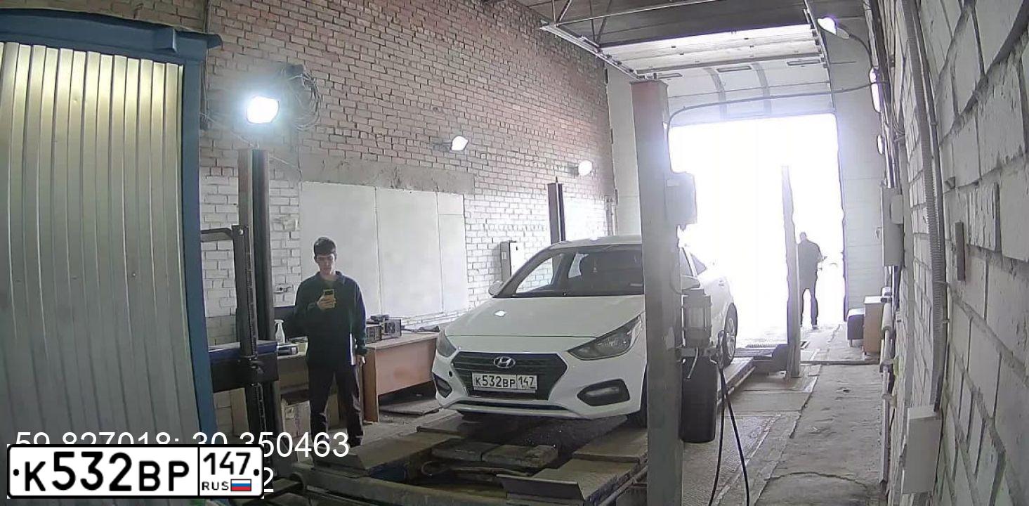 Фото автомобиля HYUNDAI SOLARIS, 2019 — госномер Е007РЕ198. Цвет: Белый