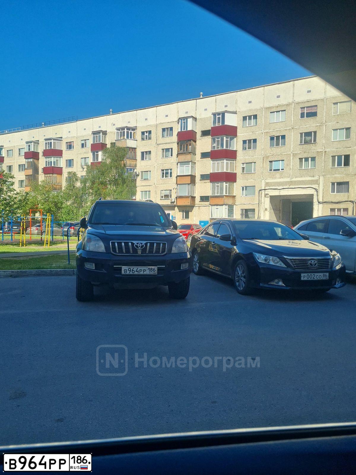 Фото автомобиля TOYOTA LANDCRUISER, 2008 — госномер В964РР186. Цвет: ЧЕРНЫЙ