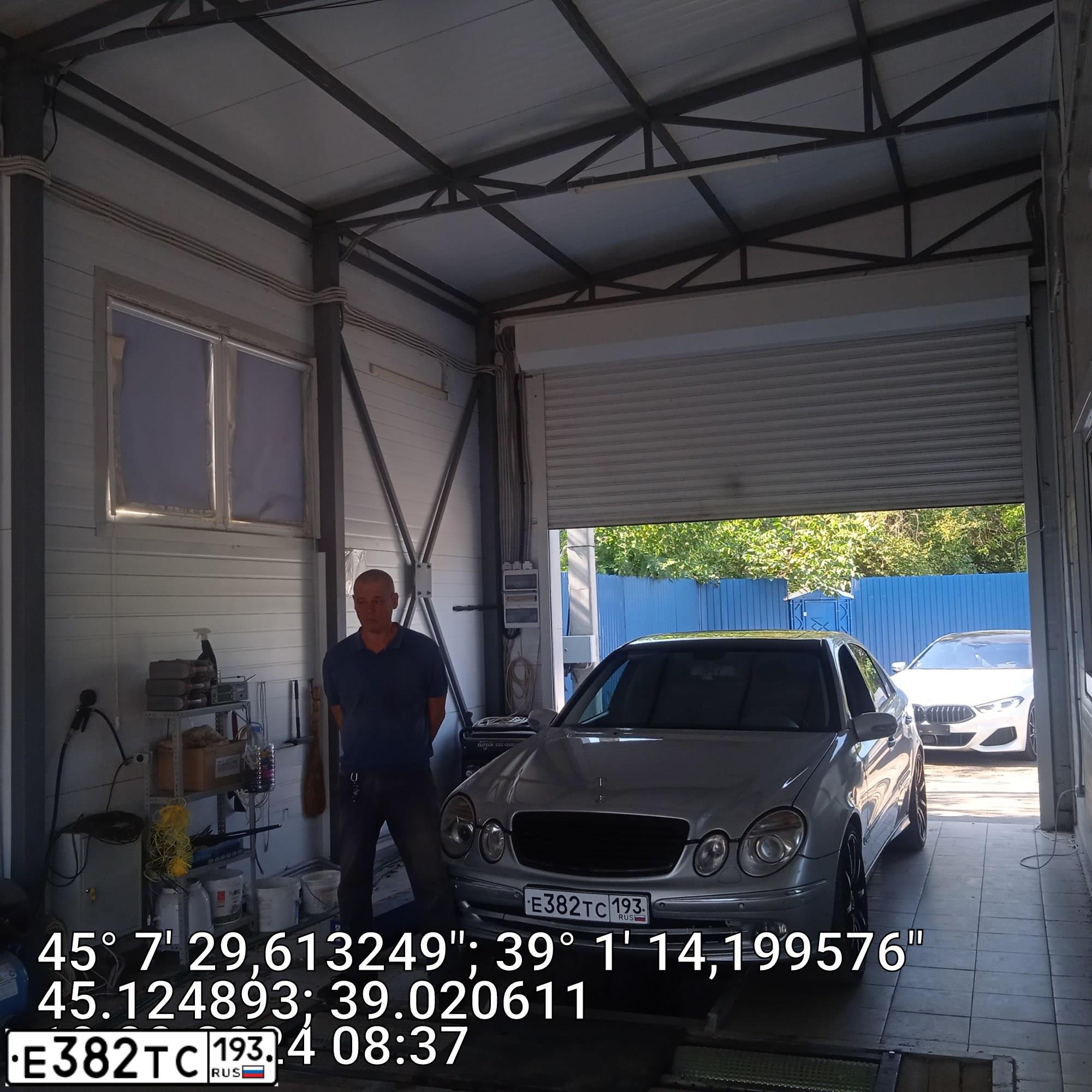 Фото автомобиля MERCEDES E-KLASSE, 2006 — госномер М306ММ50. Цвет: Серебристый