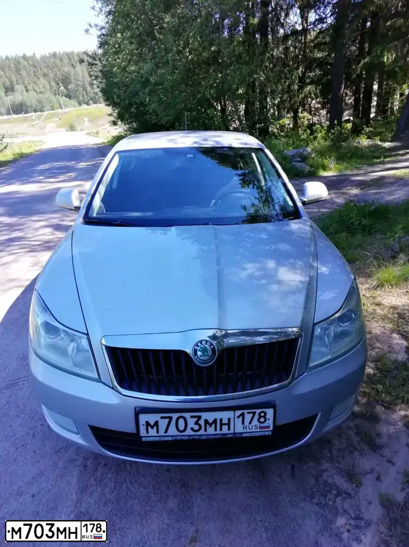 Фото автомобиля SKODA OCTAVIA, 2012 — госномер М703МН178. Цвет: Серебристый