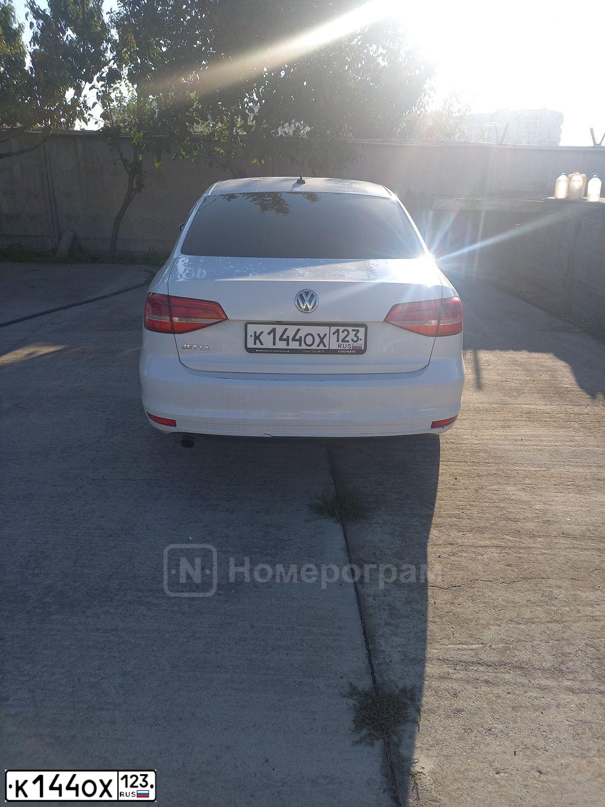 Фото автомобиля VOLKSWAGEN JETTA, 2015 — госномер К144ОХ123. Цвет: БЕЛЫЙ