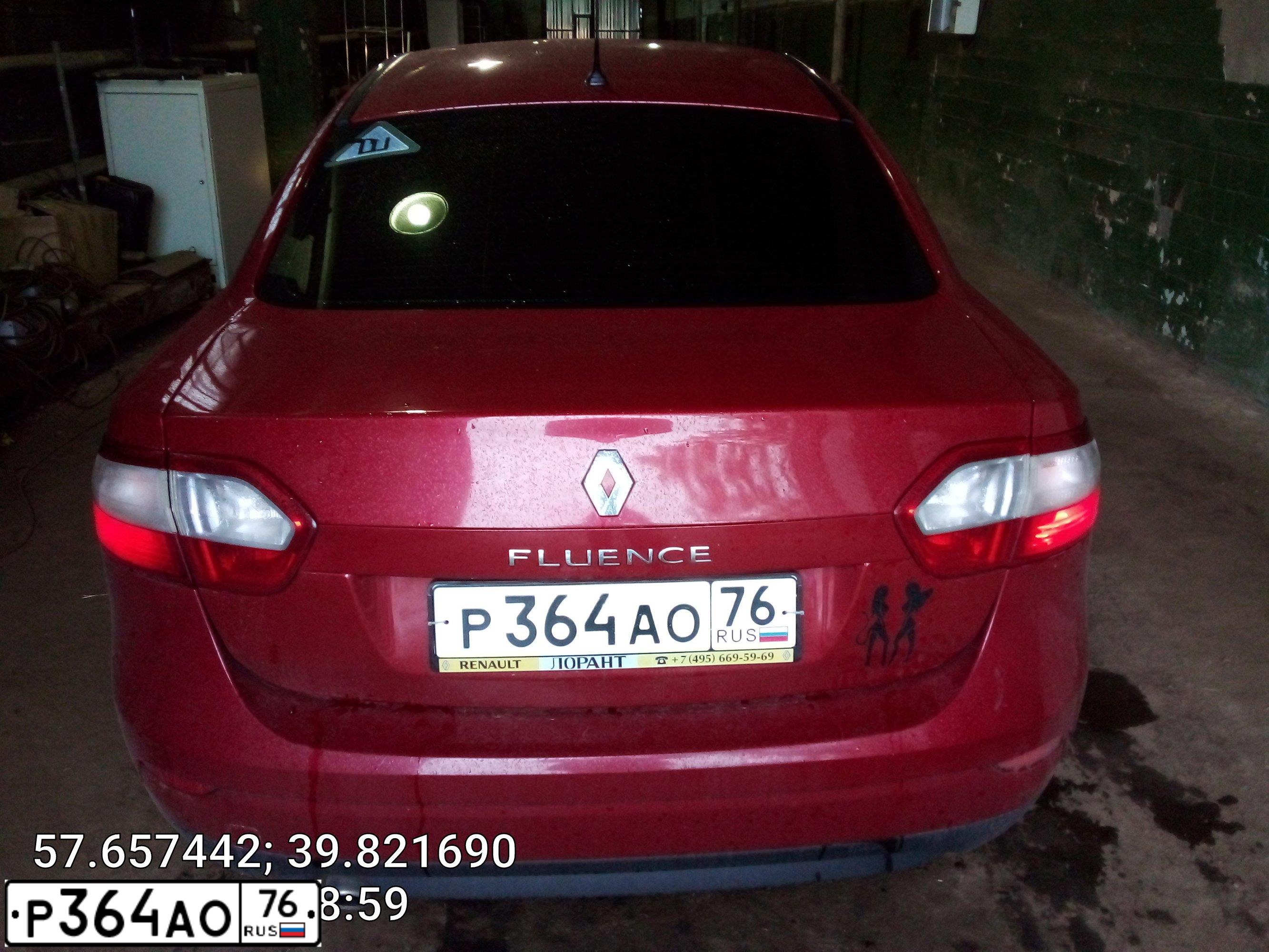 Фото автомобиля RENAULT FLUENCE, 2010 — госномер Р762ХУ199. Цвет: Красный