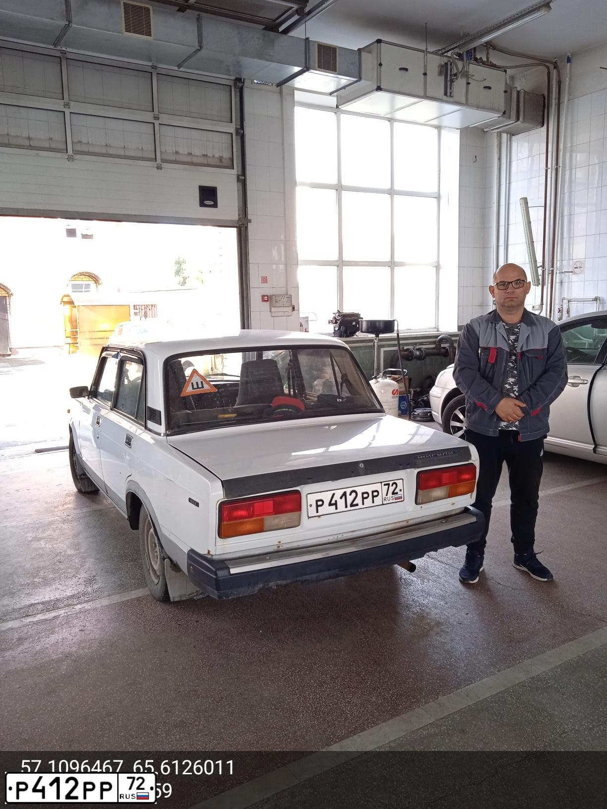 Фото автомобиля LADA 2107, 2003 — госномер Р412РР72. Цвет: ЯРКО-БЕЛЫЙ
