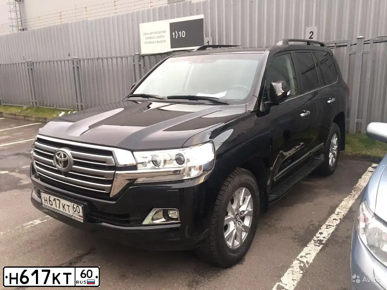 Фото автомобиля TOYOTA LANDCRUISER 200, 2015 — госномер Р047МО47. Цвет: ЧЕРНЫЙ