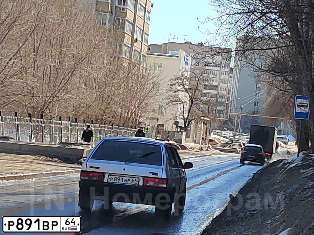 Фото автомобиля LADA 2109 SAMARA, 2002 — госномер М441РВ64. Цвет: СВЕТЛО СЕРЕБРИСТЫЙ МЕТАЛЛ
