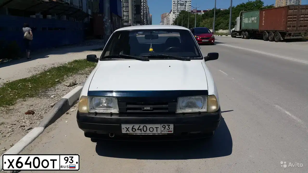 Фото автомобиля IZH 2126, 2001 — госномер Х640ОТ93. Цвет: БЕЛЫЙ