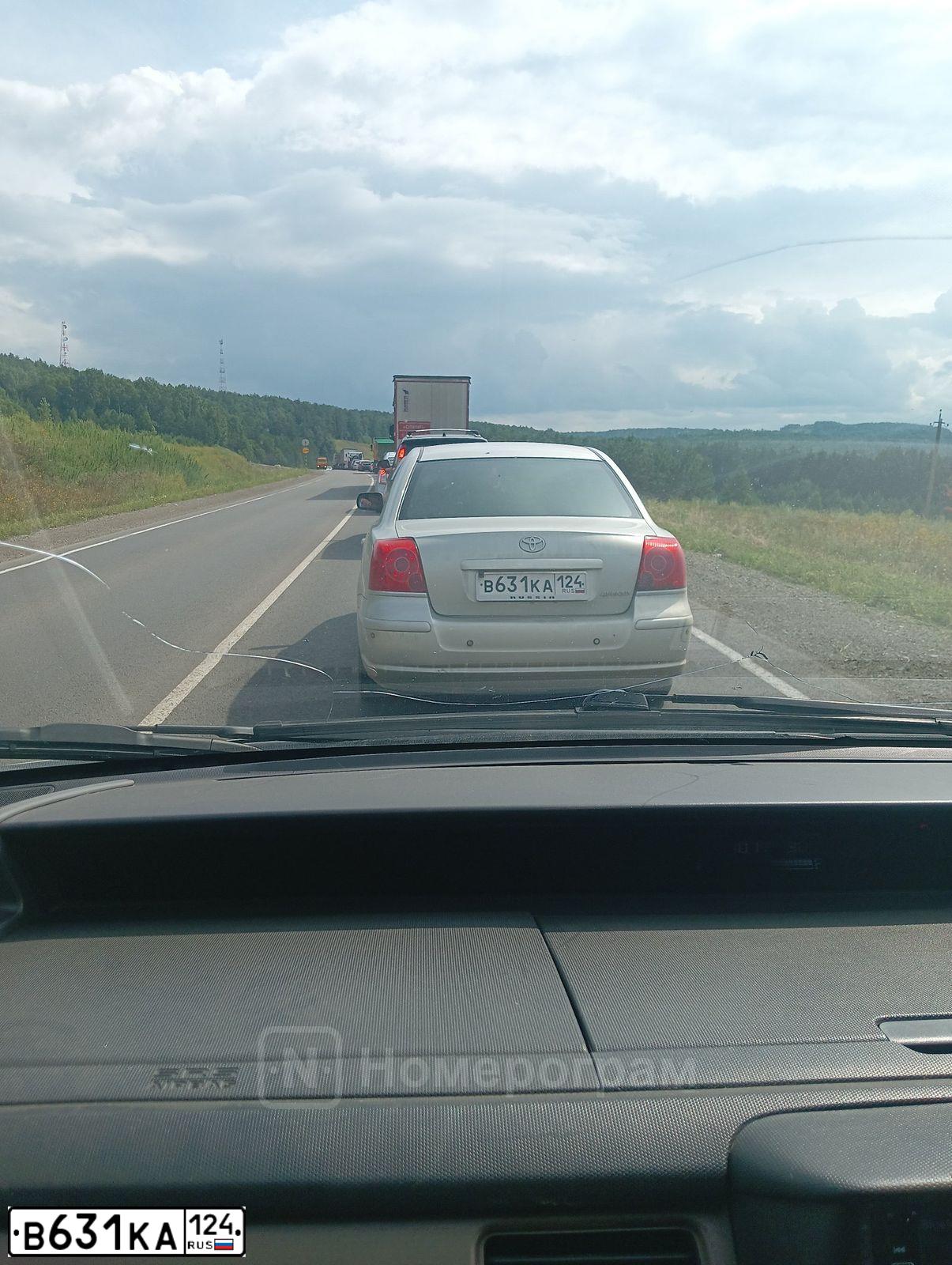 Фото автомобиля TOYOTA AVENSIS, 2003 — госномер Т111ОВ150. Цвет: СЕРЕБРИСТЫЙ
