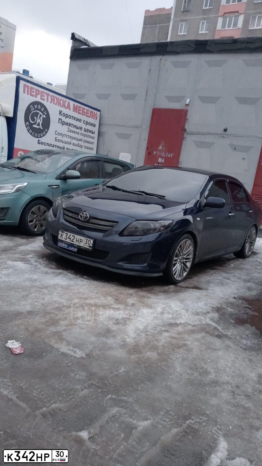 Фото автомобиля TOYOTA COROLLA, 2008 — госномер К342НР30. Цвет: Темно-синий