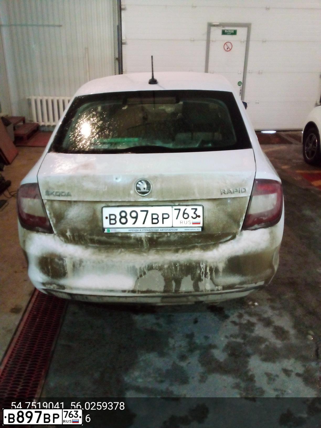 Фото автомобиля SKODA RAPID, 2019 — госномер Е462ХК790. Цвет: Белый