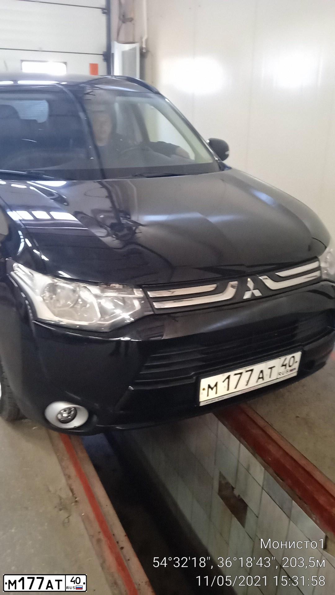 Фото автомобиля MITSUBISHI OUTLANDER, 2013 — госномер М177АТ40. Цвет: ЧЕРНЫЙ
