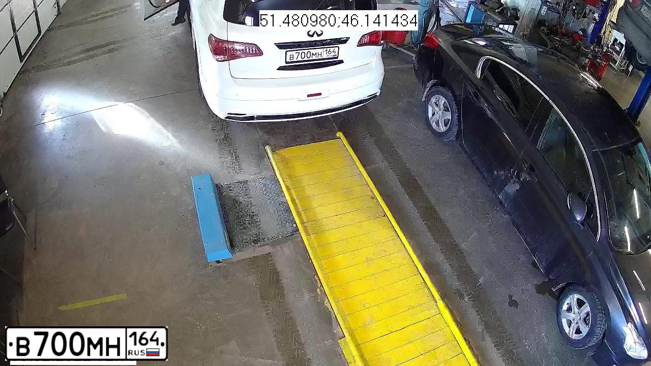 Фото автомобиля INFINITI I QX80 QX56, 2011 — госномер В700МН164. Цвет: Белый