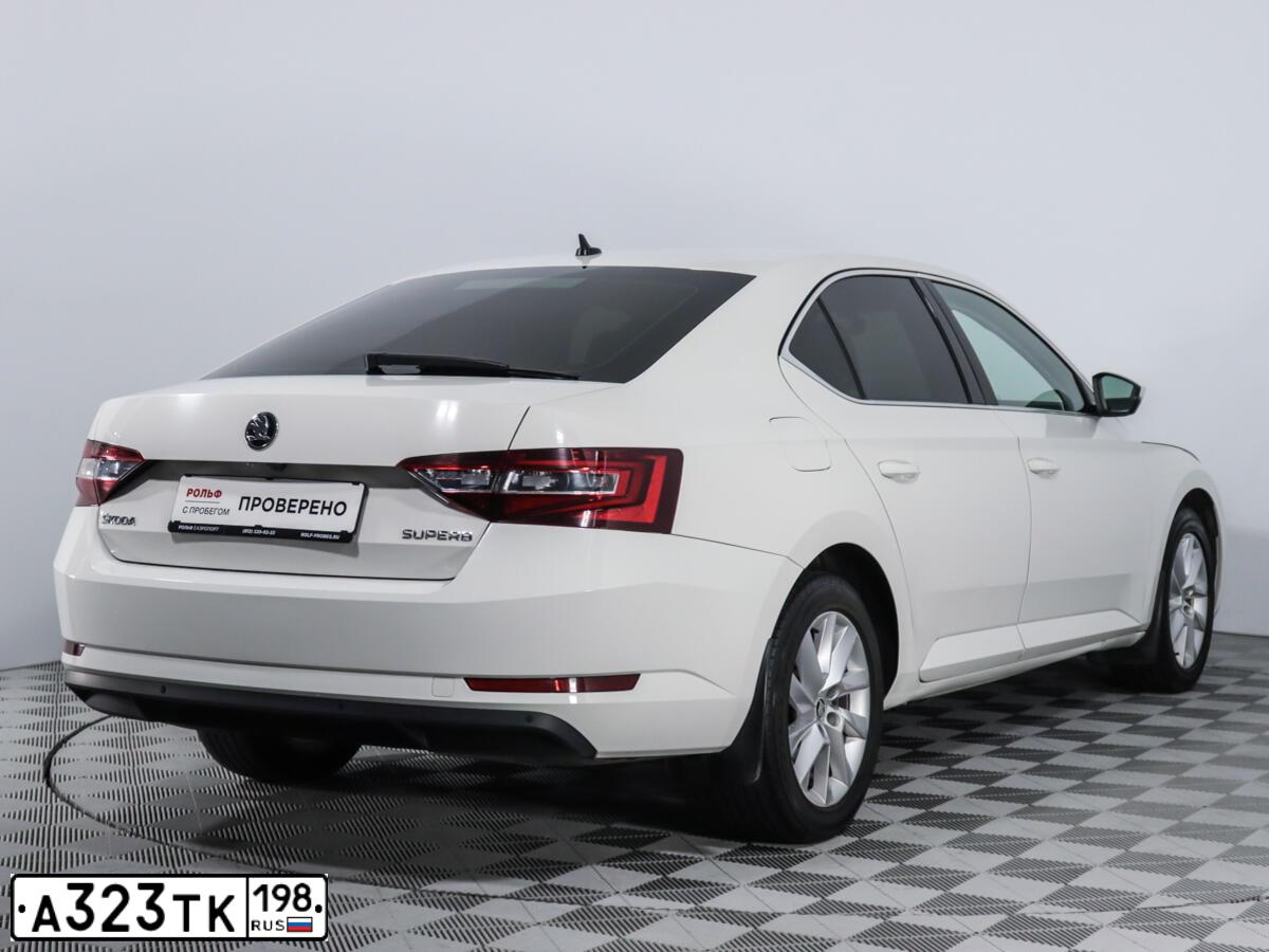 Фото автомобиля SKODA SUPERB, 2018 — госномер М447ТМ198. Цвет: Белый
