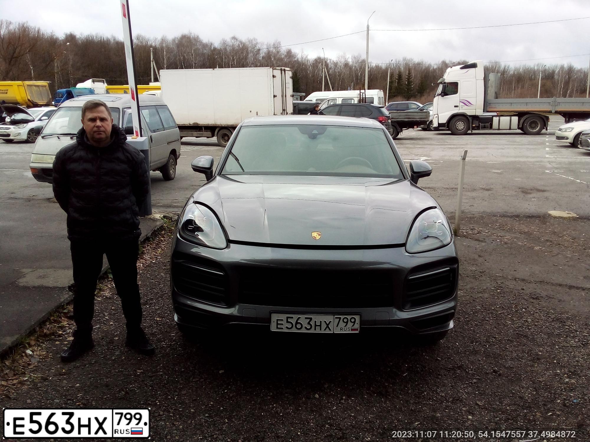Фото автомобиля PORSCHE CAYENNE, 2019 — госномер Р071ОО797. Цвет: Серый