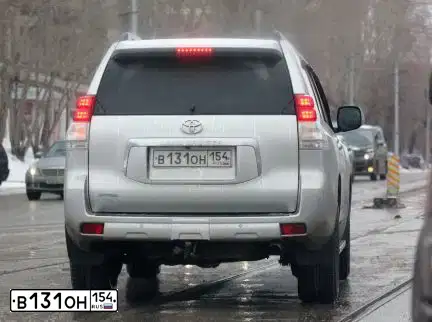 Фото автомобиля TOYOTA LANDCRUISER, 2007 — госномер В333МТ54. Цвет: серебристый