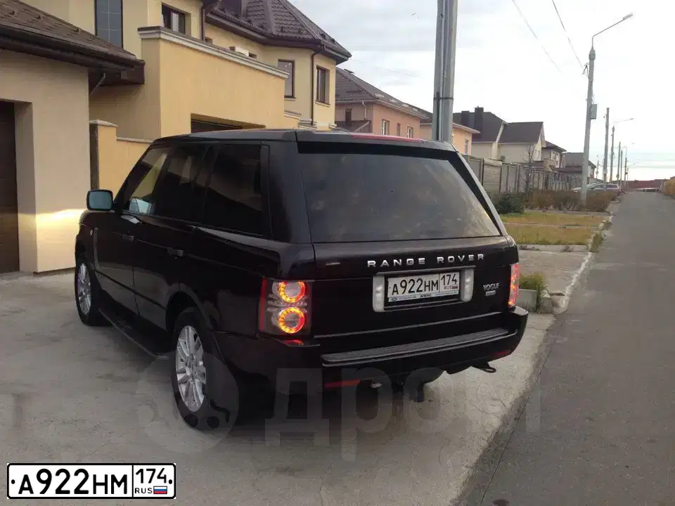 Фото автомобиля LANDROVER RANGE ROVER, 2010 — госномер Е355РО196. Цвет: ТЕМНО-КОРИЧНЕВЫЙ
