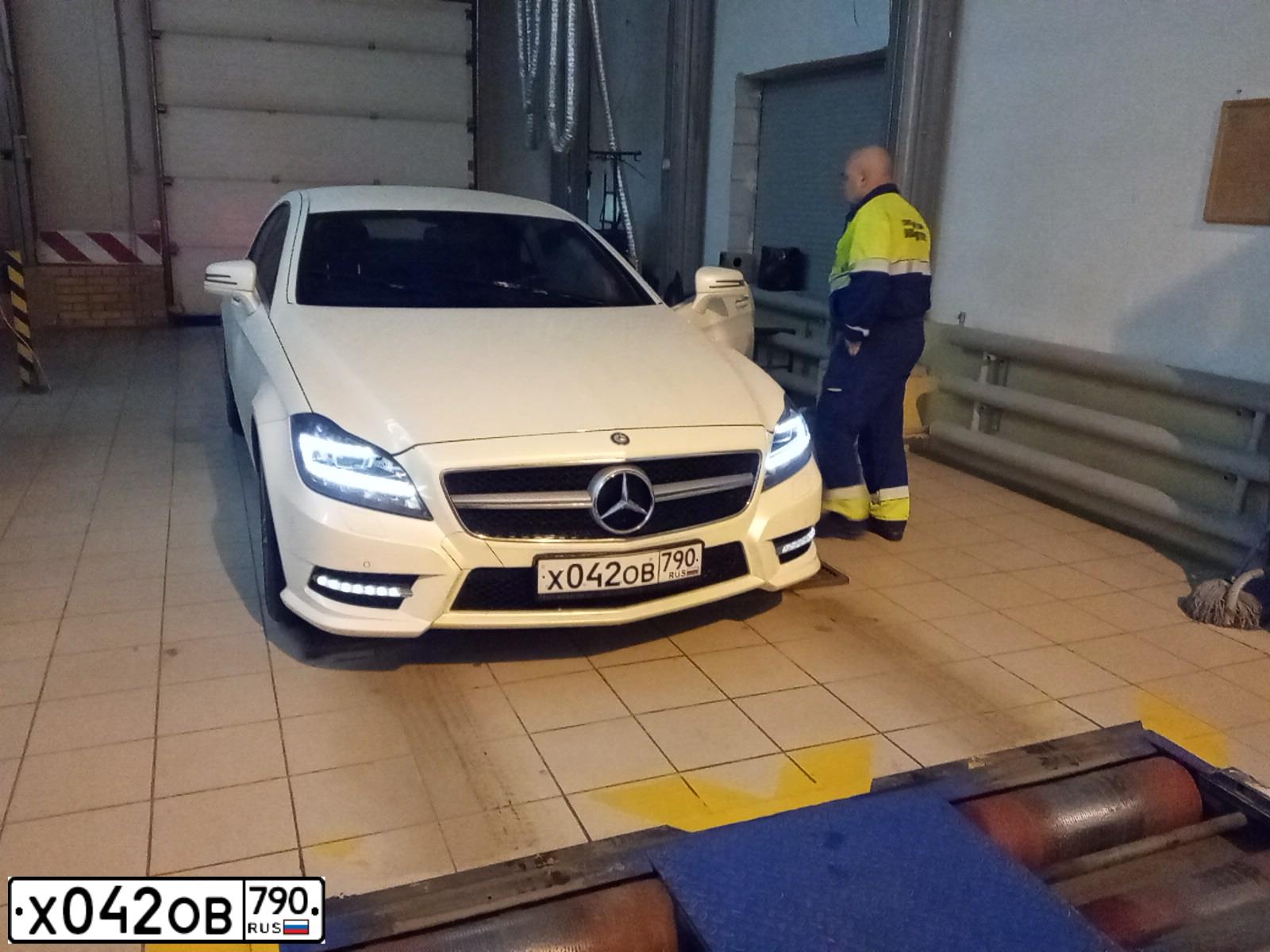 Фото автомобиля МЕРСЕДЕС-БЕНЦ CLS 350, 2012 — госномер Х437РМ797. Цвет: Белый