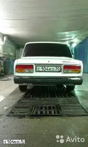 Фото автомобиля LADA 2107, 2011 — госномер У203АТ05. Цвет: ЯРКО-БЕЛЫЙ