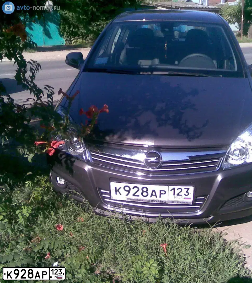 Фото автомобиля OPEL ASTRA, 2011 — госномер К928АР123. Цвет: ТЕМНО-СЕРЫЙ