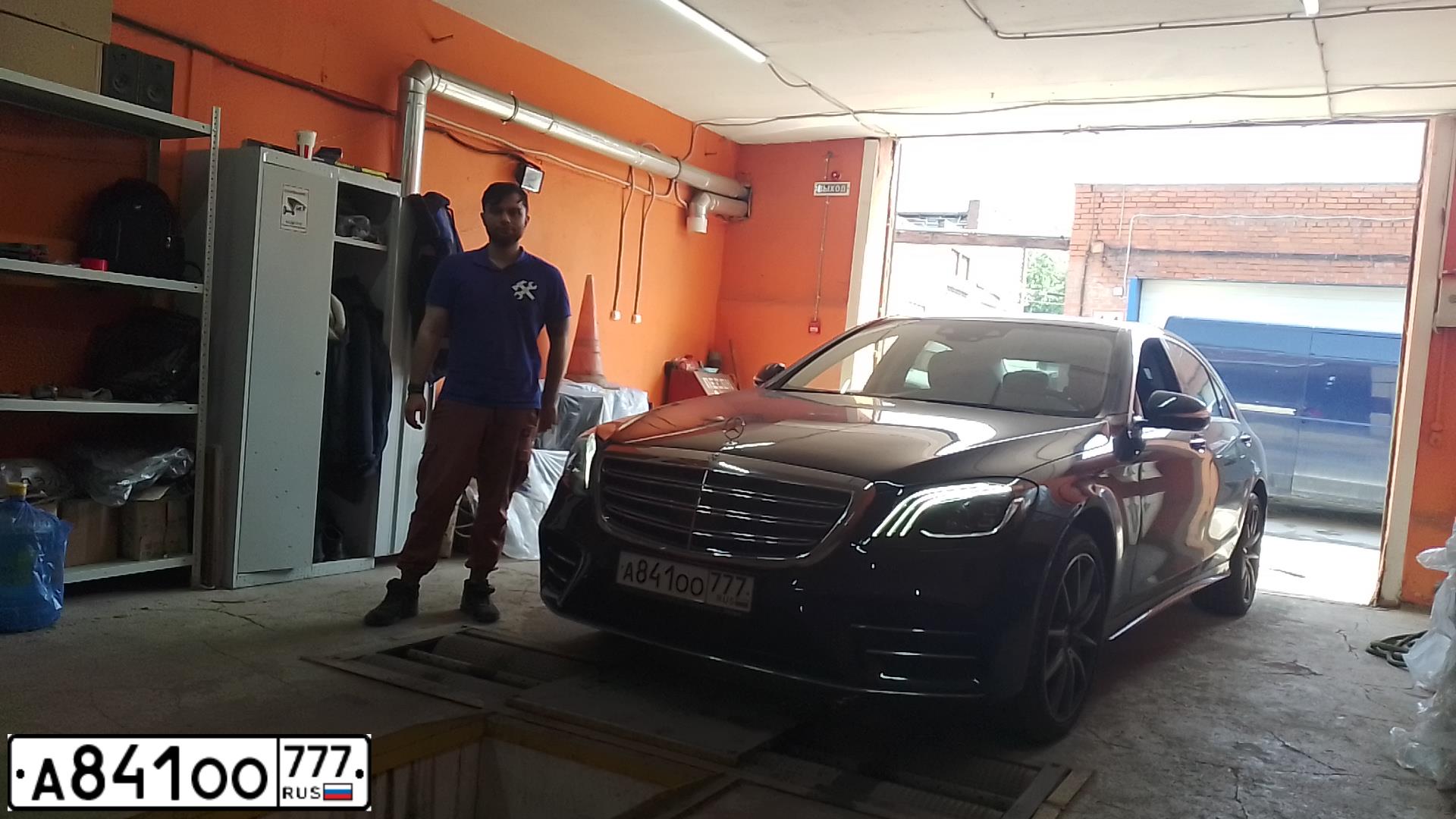 Фото автомобиля MERCEDES S-KLASSE, 2019 — госномер А841ОО777. Цвет: синий