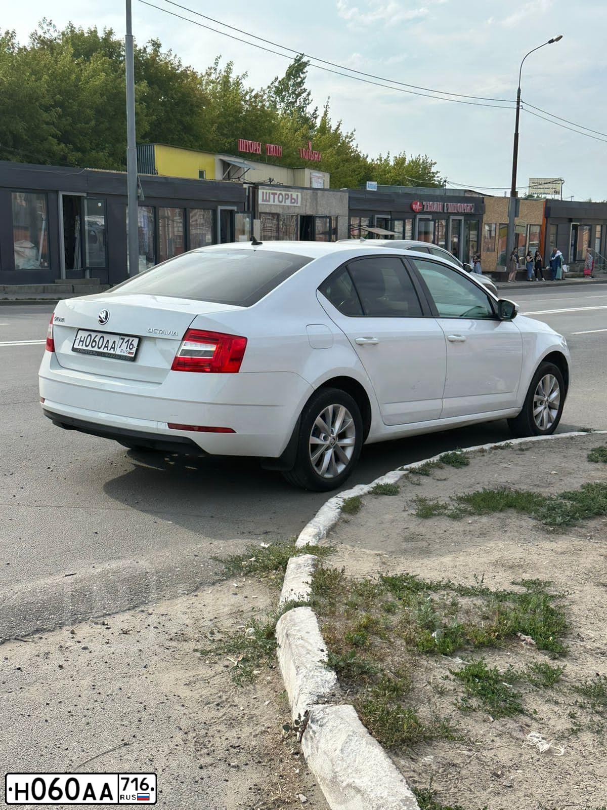 Фото автомобиля SKODA OCTAVIA, 2017 — госномер М346ЕТ702. Цвет: БЕЛЫЙ