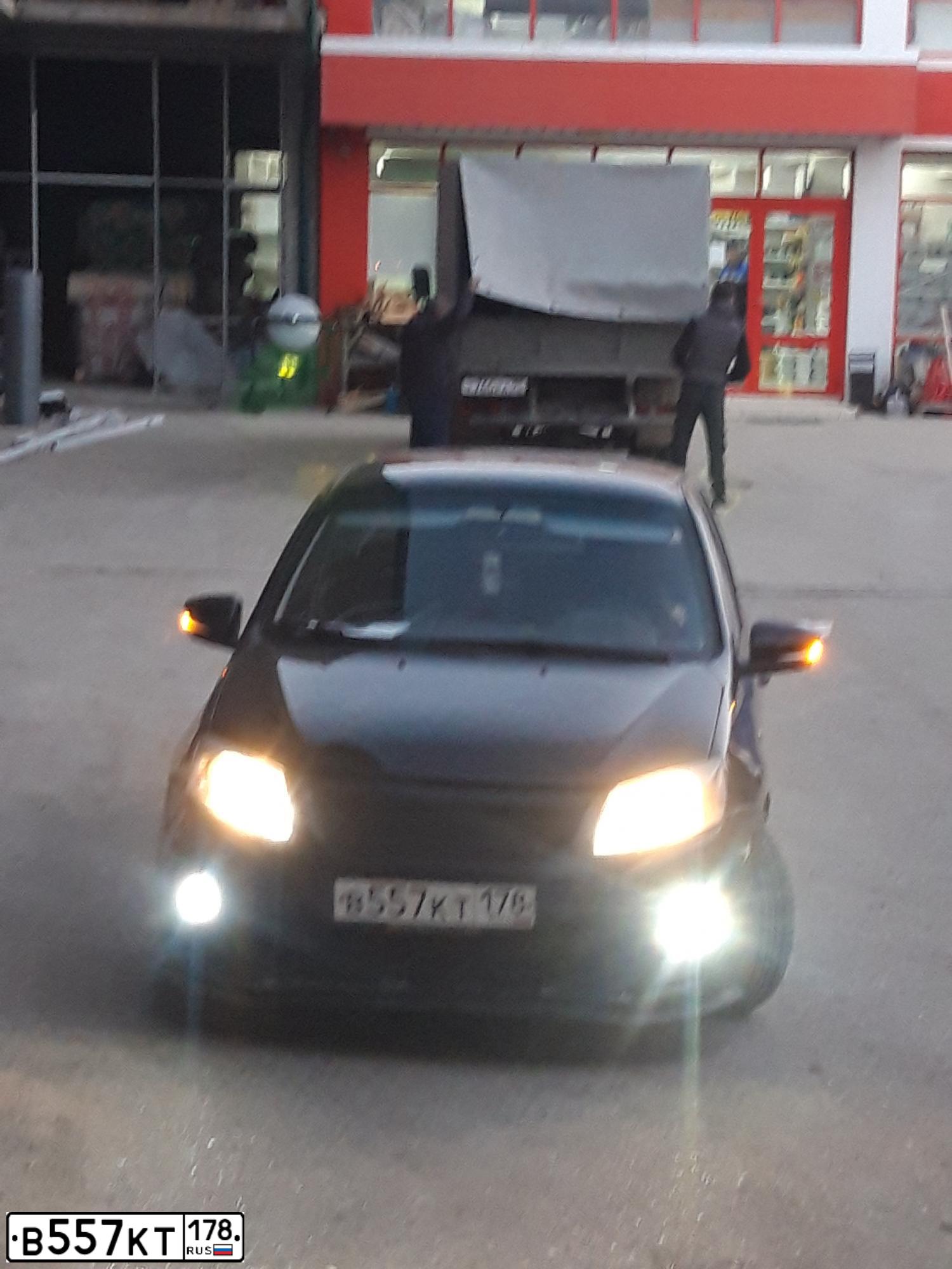 Фото автомобиля LADA GRANTA, 2012 — госномер Е857ХН95. Цвет: Сине-Черный
