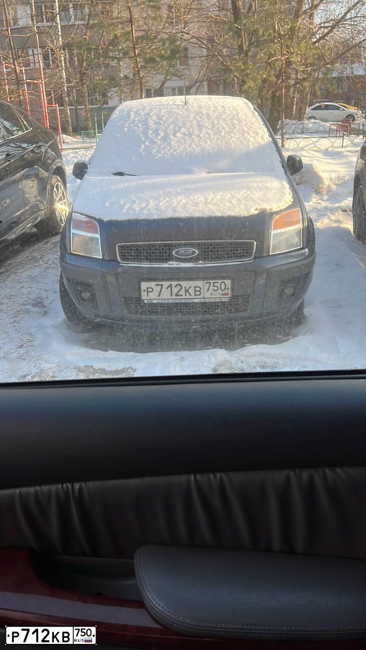 Фото автомобиля FORD FUSION, 2007 — госномер Р712КВ750. Цвет: СЕРЫЙ ТЕМНЫЙ