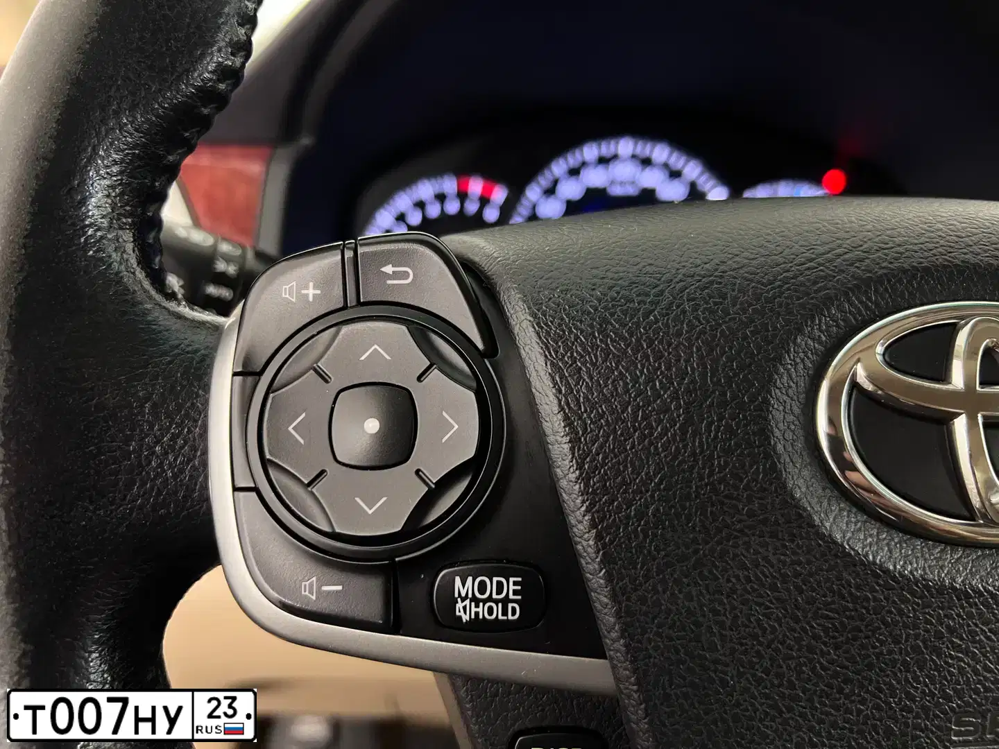 Фото автомобиля TOYOTA CAMRY, 2013 — госномер В790МК761. Цвет: ЧЕРНЫЙ МЕТАЛЛИК