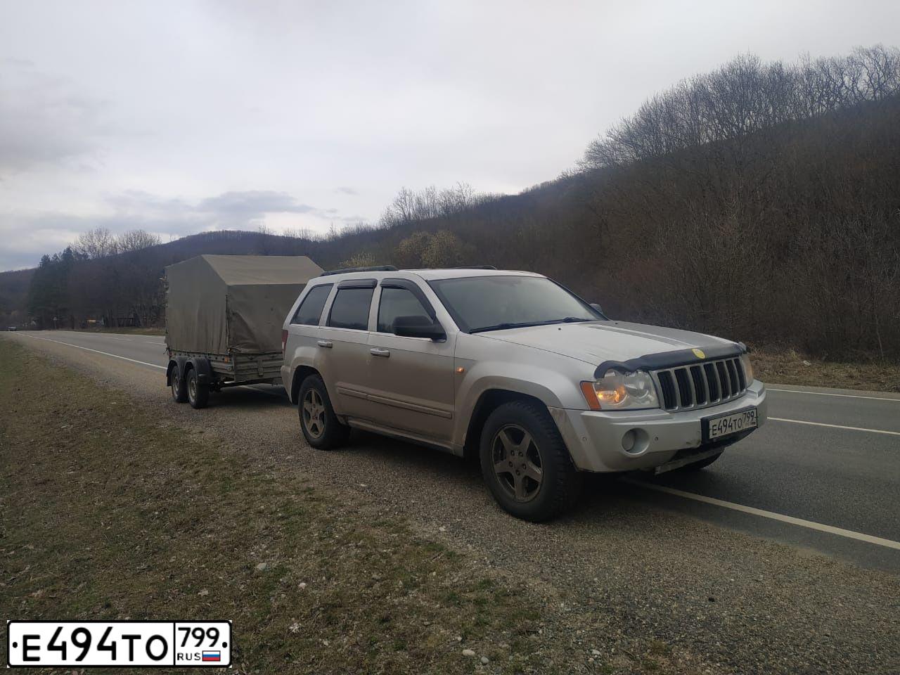 Фото автомобиля JEEP GRAND CHEROKEE, 2006 — госномер А011НО11. Цвет: Серебристый