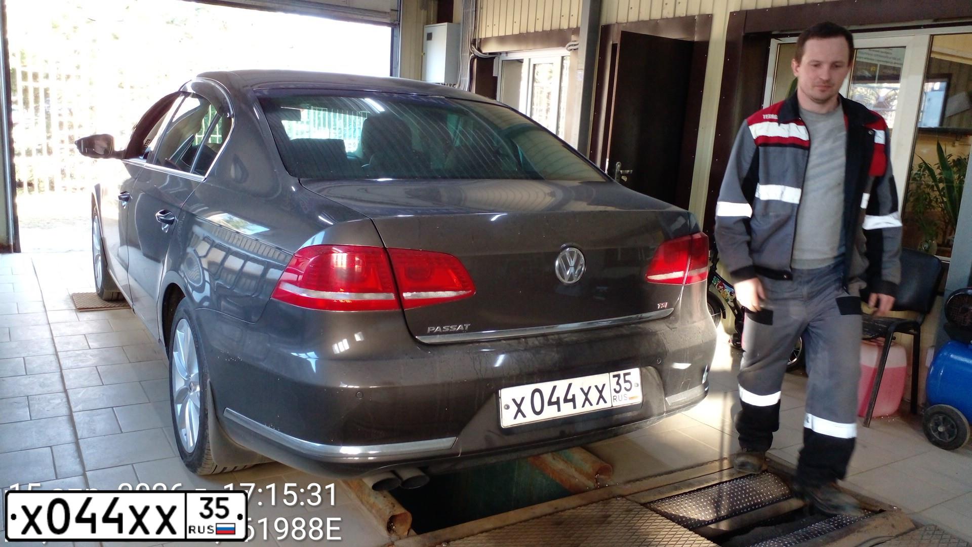 Фото автомобиля VOLKSWAGEN PASSAT, 2012 — госномер Х044ХХ35. Цвет: Коричневый