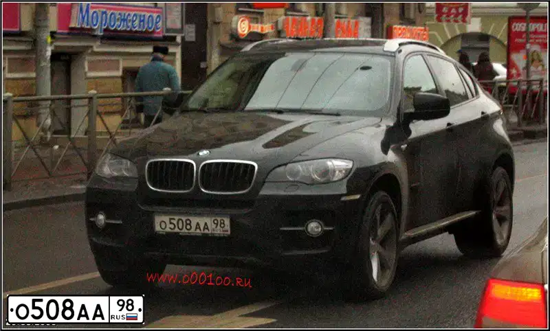 Фото автомобиля LANDROVER RANGE ROVER, 2011 — госномер О508АА98. Цвет: ЯРКО-БЕЛЫЙ