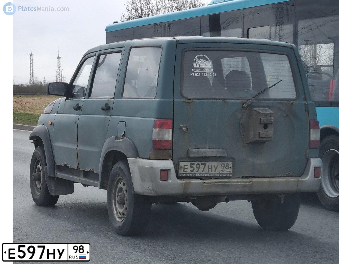 Фото автомобиля UAZ 3162 SIMBIR, 2004 — госномер Е597НУ98. Цвет: СИНЕ-ЗЕЛЕНЫЙ