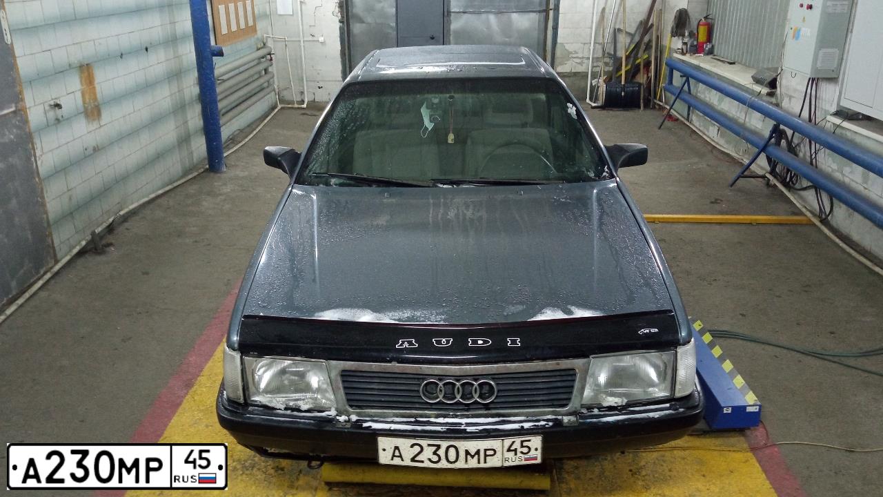 Фото автомобиля AUDI 100, 1988 — госномер А230МР45. Цвет: СЕРЫЙ