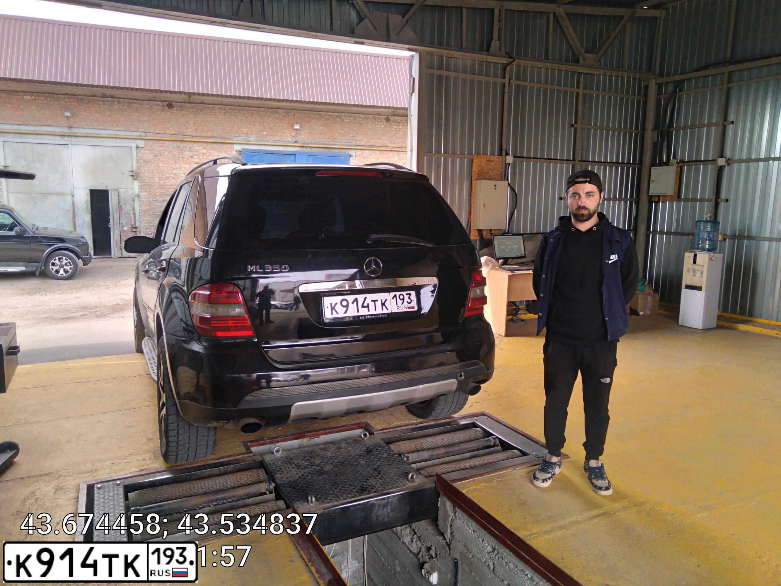 Фото автомобиля MERCEDES-BENZ ML/GLE, 2005 — госномер Е285МО07. Цвет: ЧЕРНЫЙ