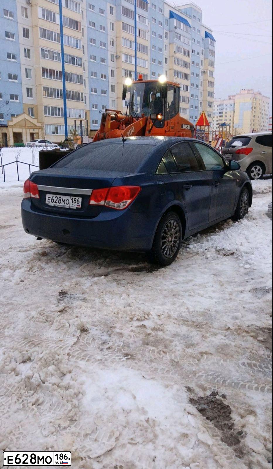 Фото автомобиля CHEVROLET CRUZE, 2011 — госномер Е628МО186. Цвет: СИНИЙ МЕТАЛЛИК