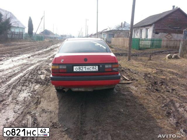 Фото автомобиля VOLKSWAGEN PASSAT, 1990 — госномер О384ТК62. Цвет: Красный