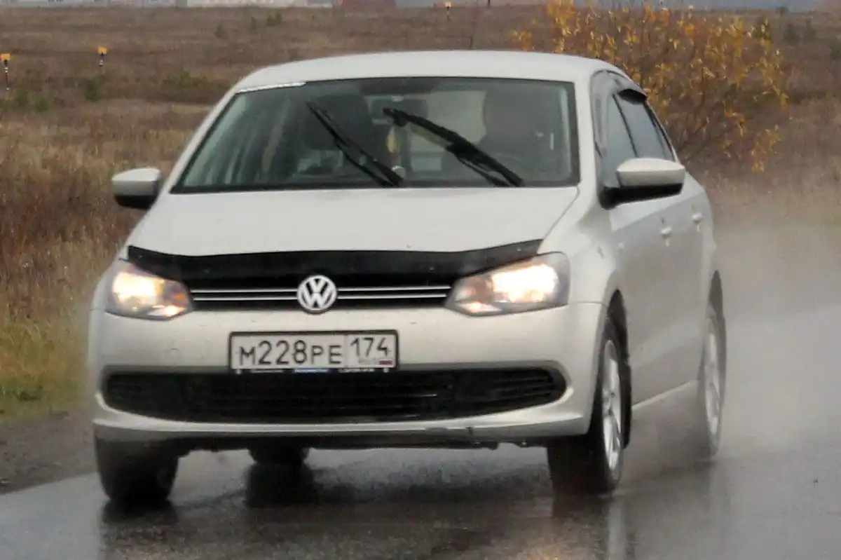 Фото автомобиля VOLKSWAGEN POLO, 2012 — госномер О714КУ774