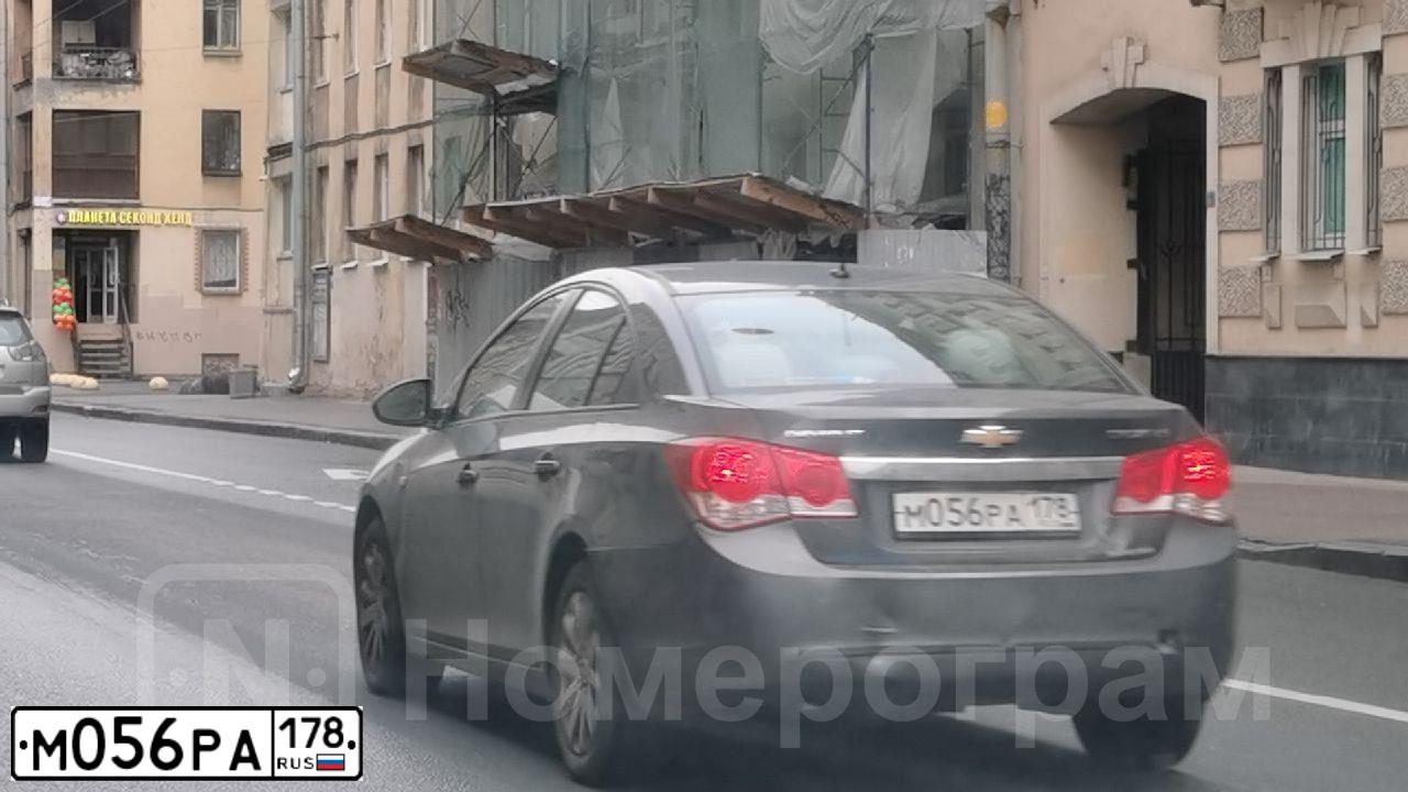 Фото автомобиля CHEVROLET CRUZE, 2012 — госномер Н866ХТ198. Цвет: СЕРЫЙ-МЕТАЛЛИК