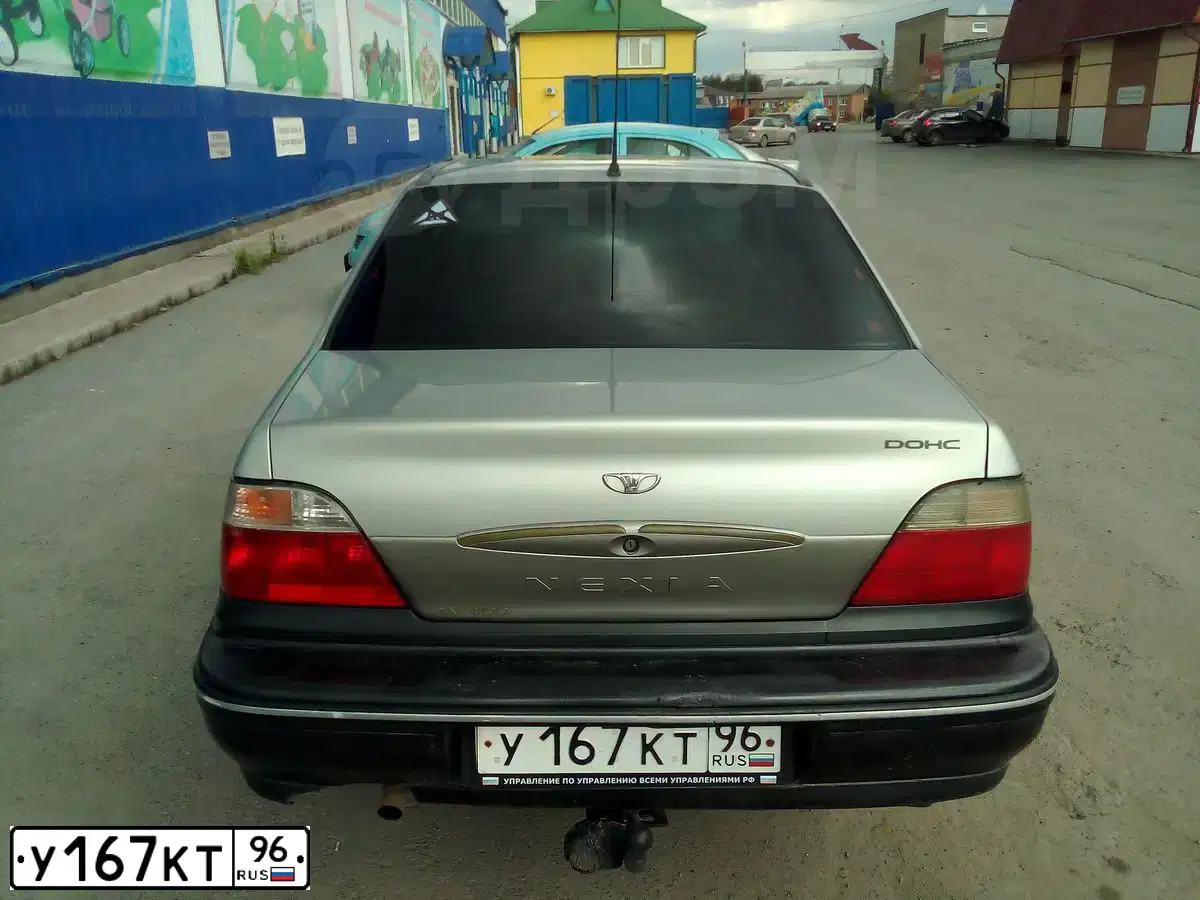 Фото автомобиля DAEWOO O NEXIA, 2006 — госномер У167КТ96. Цвет: ПЕРЛАМУТРОВО-СЕРЕБР