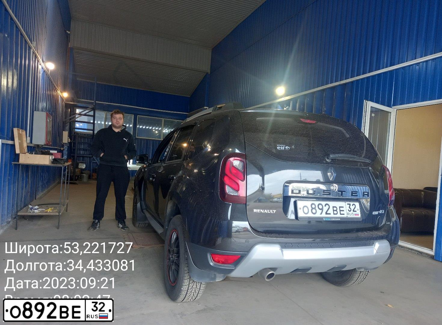 Фото автомобиля RENAULT DUSTER, 2017 — госномер О892ВЕ32. Цвет: ЧЕРНЫЙ