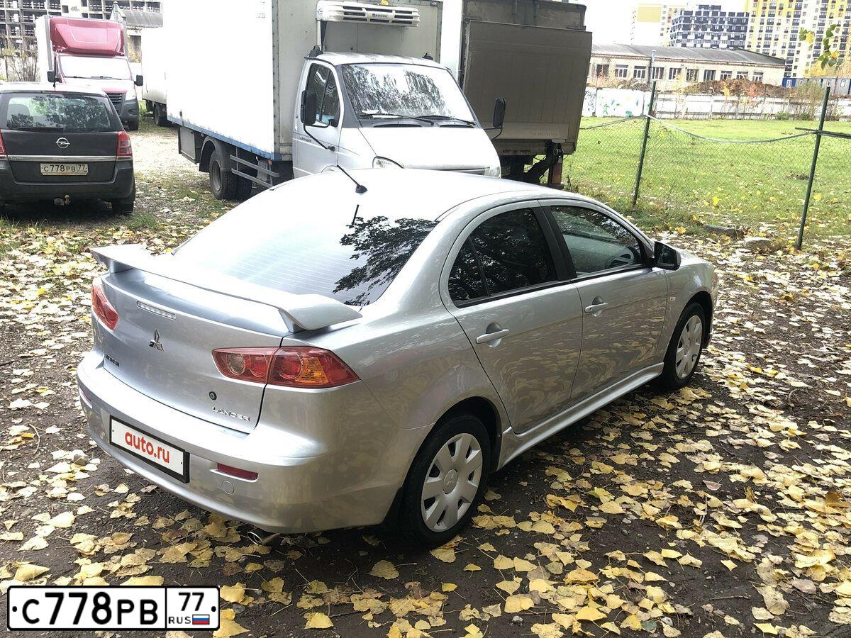 Фото автомобиля TOYOTA RAV4, 2013 — госномер У385РК198. Цвет: СЕРЕБРИСТЫЙ