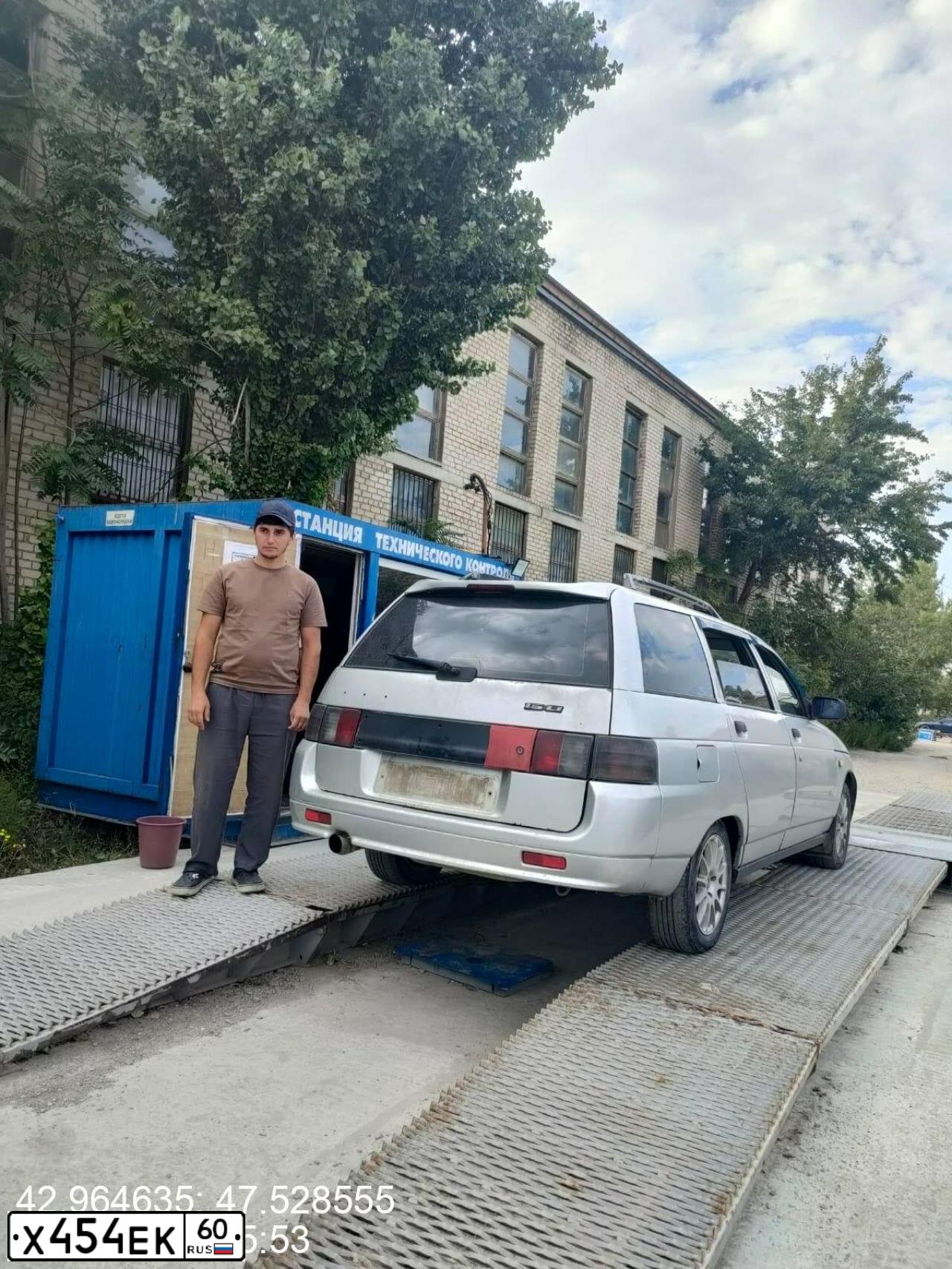 Фото автомобиля LADA 2111, 2006 — госномер Х015СУ05. Цвет: СВЕТЛО-СЕРЕБРИСТЫЙ МЕТАЛЛ