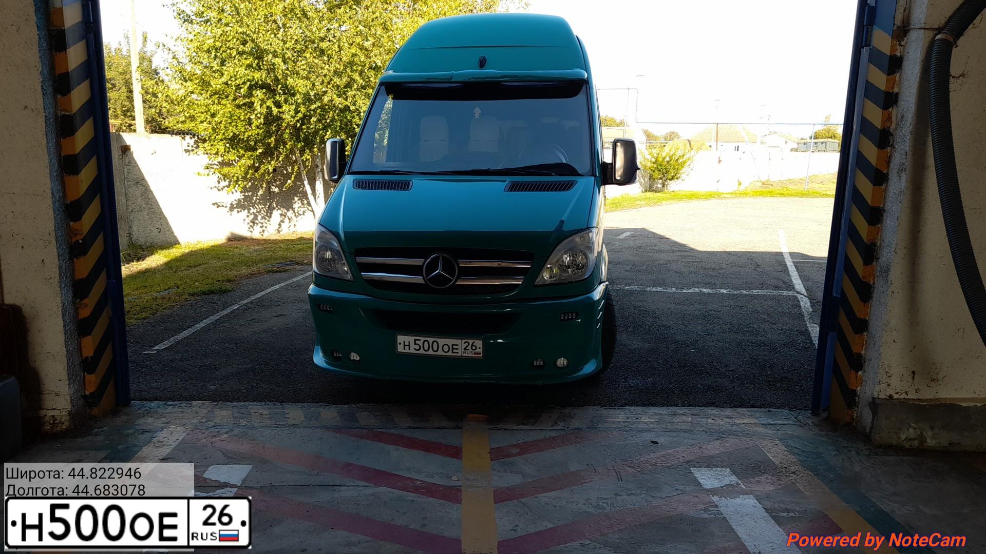 Фото автомобиля MERCEDES SPRINTER, 2008 — госномер Н500ОЕ26. Цвет: ЗЕЛЕНЫЙ