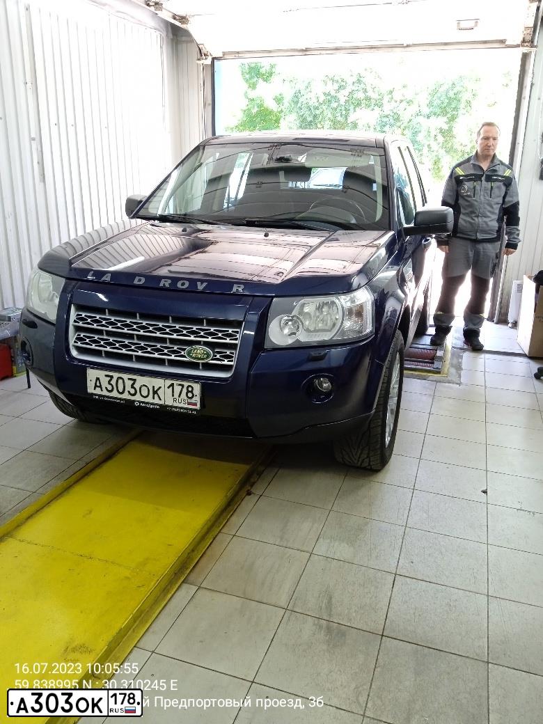 Фото автомобиля LANDROVER FREELANDER, 2010 — госномер А303ОК178. Цвет: синий