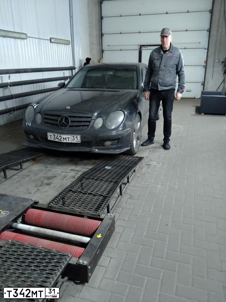 Фото автомобиля MERCEDES E-KLASSE, 2007 — госномер О001ОО86. Цвет: ЧЕРНЫЙ