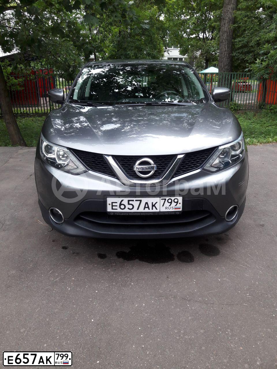 Фото автомобиля NISSAN QASHQAI, 2017 — госномер Е657АК799. Цвет: Серый