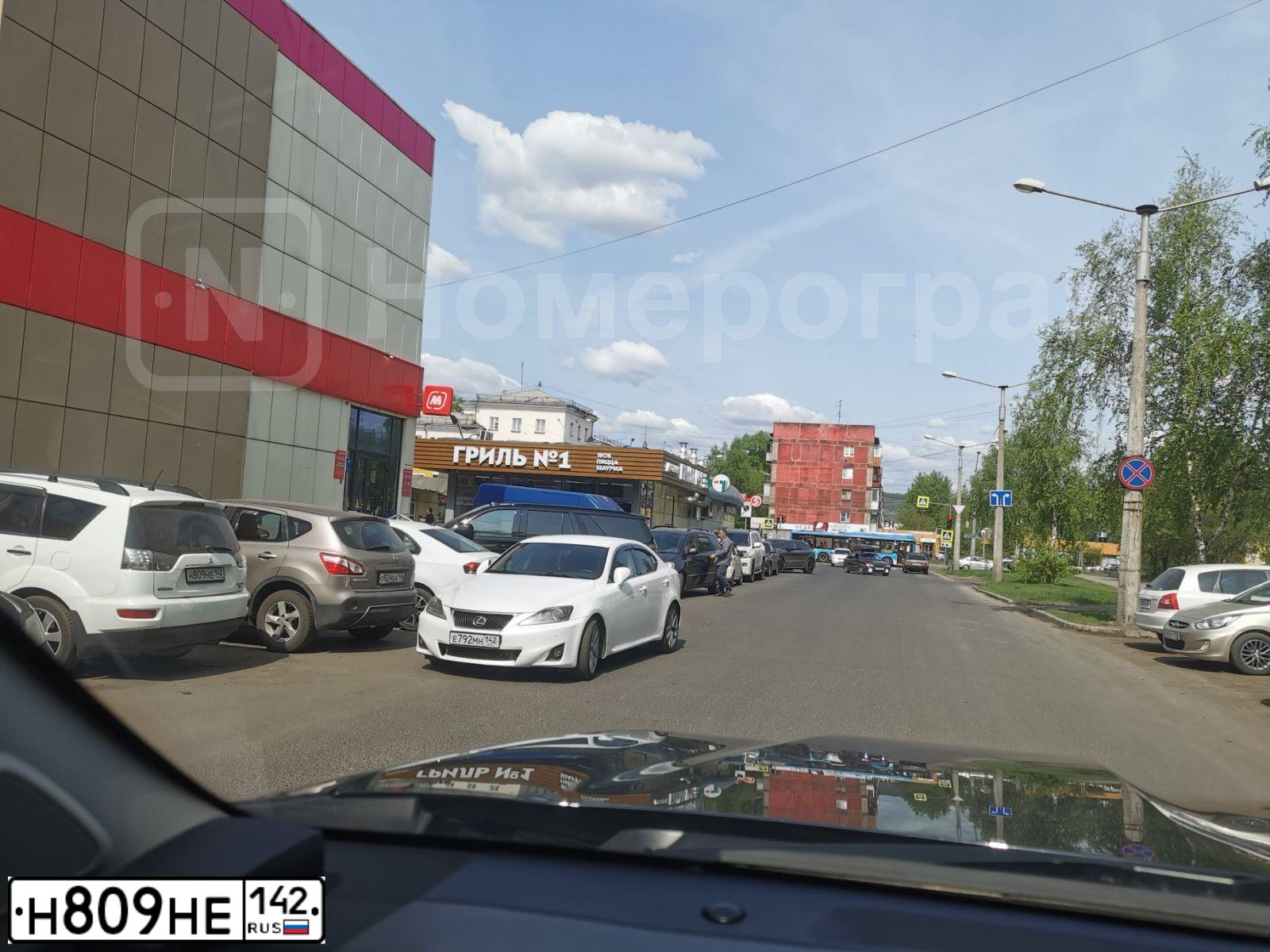 Фото автомобиля MITSUBISHI OUTLANDER, 2011 — госномер Т598АА154. Цвет: Белый
