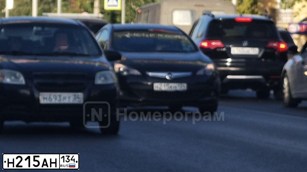 Фото автомобиля BMW X3, 2004 — госномер Н215АН134. Цвет: Серо-голубой