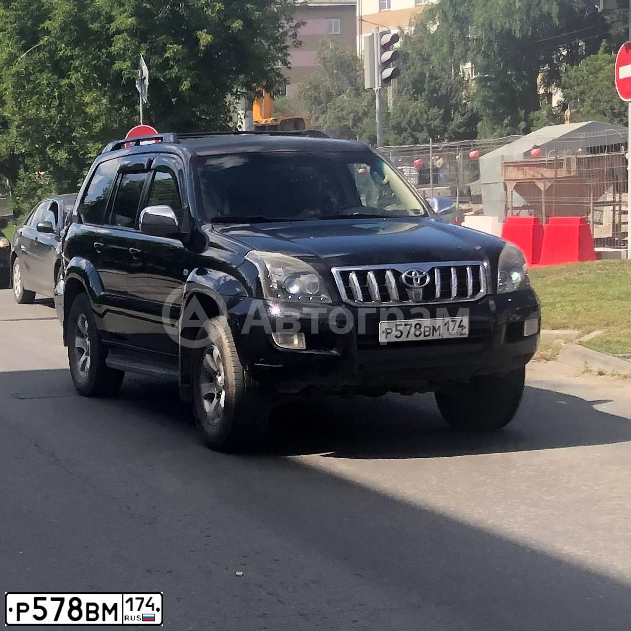 Фото автомобиля TOYOTA LANDCRUISER, 2003 — госномер О231ОК196. Цвет: ЧЕРНЫЙ