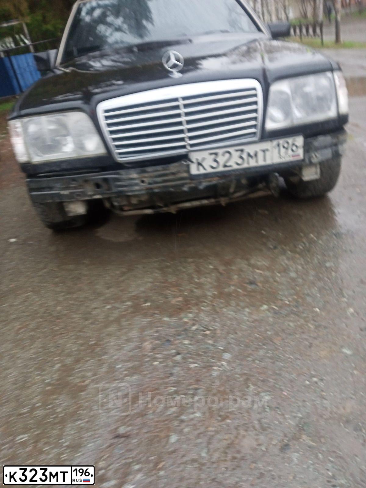 Фото автомобиля MERCEDES E-KLASSE, 1994 — госномер К323МТ196. Цвет: ЧЕРНЫЙ